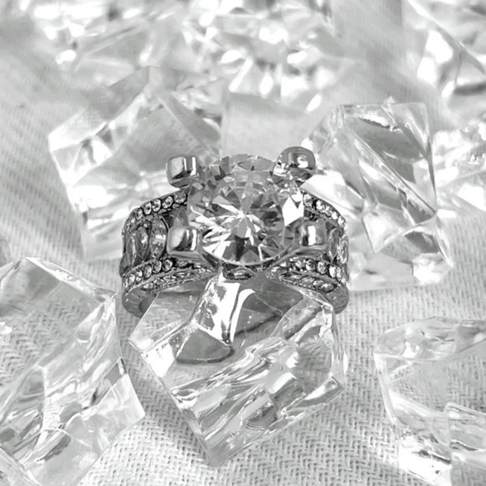 Crystal Rhinestone Ring Silver Round Love Ring Size 7 Hypoallergenic NWOT